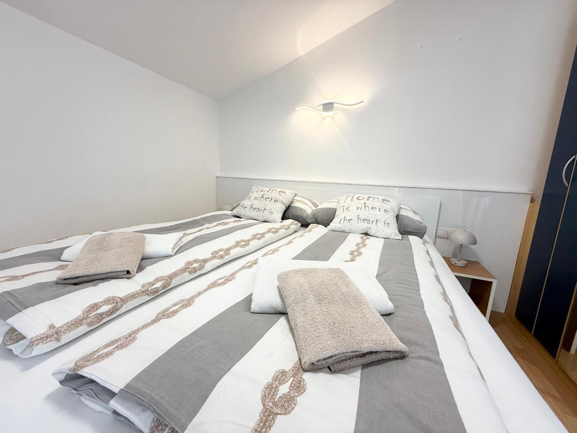 Apartments Antic 1 Pjescana Uvala Eksteriør bilde