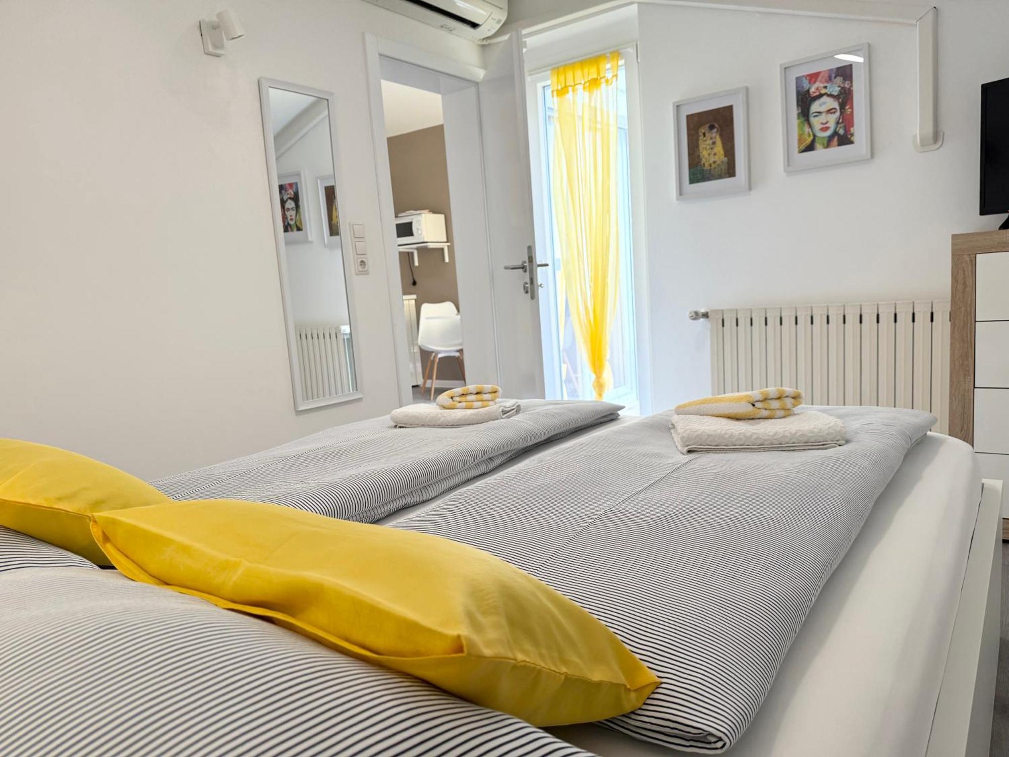Apartments Antic 1 Pjescana Uvala Eksteriør bilde